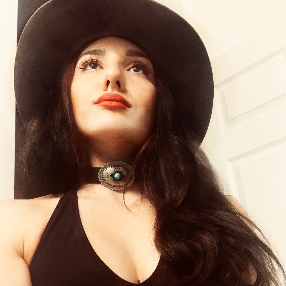 Welcome to my Poshmark! I'm Jas!